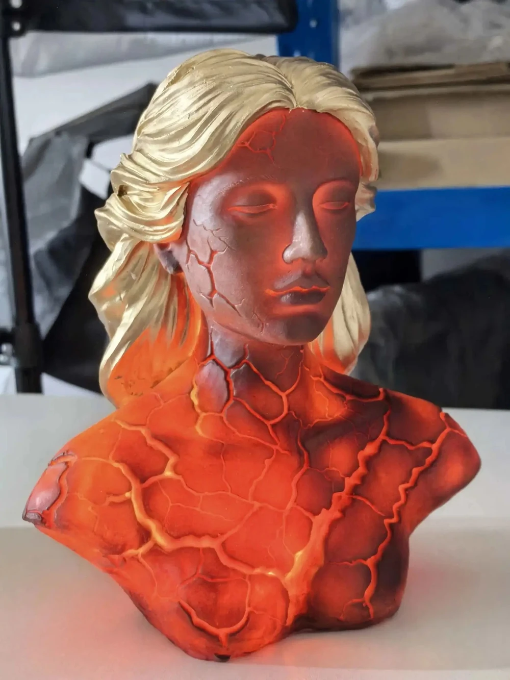 Blazing Flame Girl Glowing Sculpture Ornament, Crackle Lava Lamp Effect Art Decoration, Creative Dark-style Home Trendy Figurine