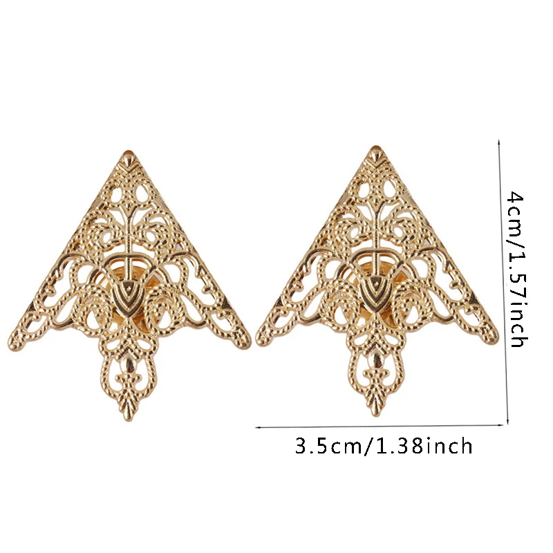ปุ่มคอ Vintage สามเหลี่ยมเสื้อคอ Pin ผู้ชายและผู้หญิงแฟชั่น Hollowed Out เข็มกลัดหัวเข็มขัดเครื่องประดับอุปกรณ์เสริม