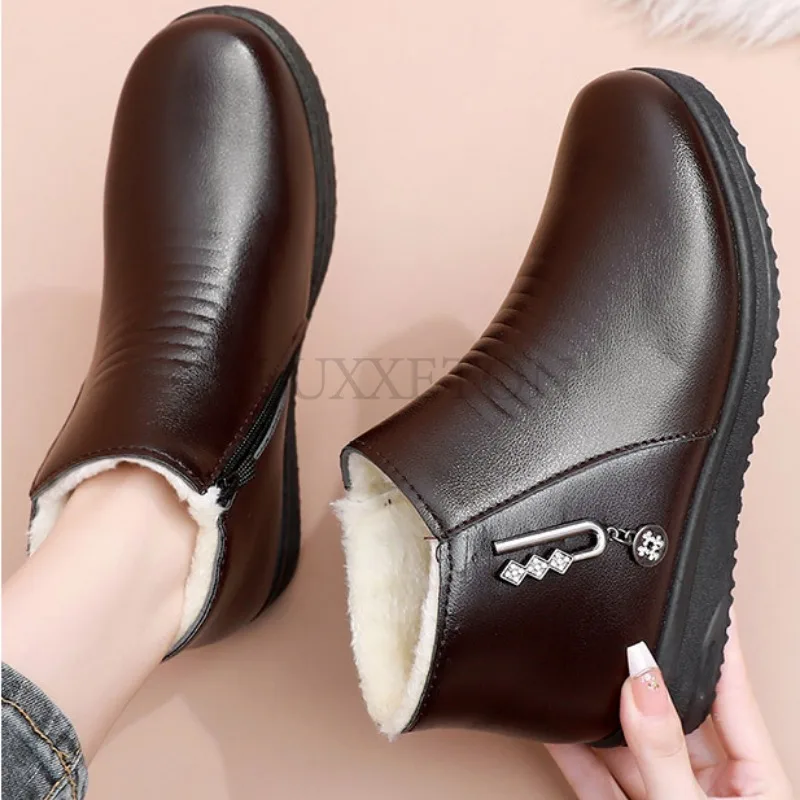 Mom Shoes Elderly Cotton Shoes Soft Soled Short Boots Women Plush Insulation Flat Bottomed Low Heeled Round Toe Snow Boots