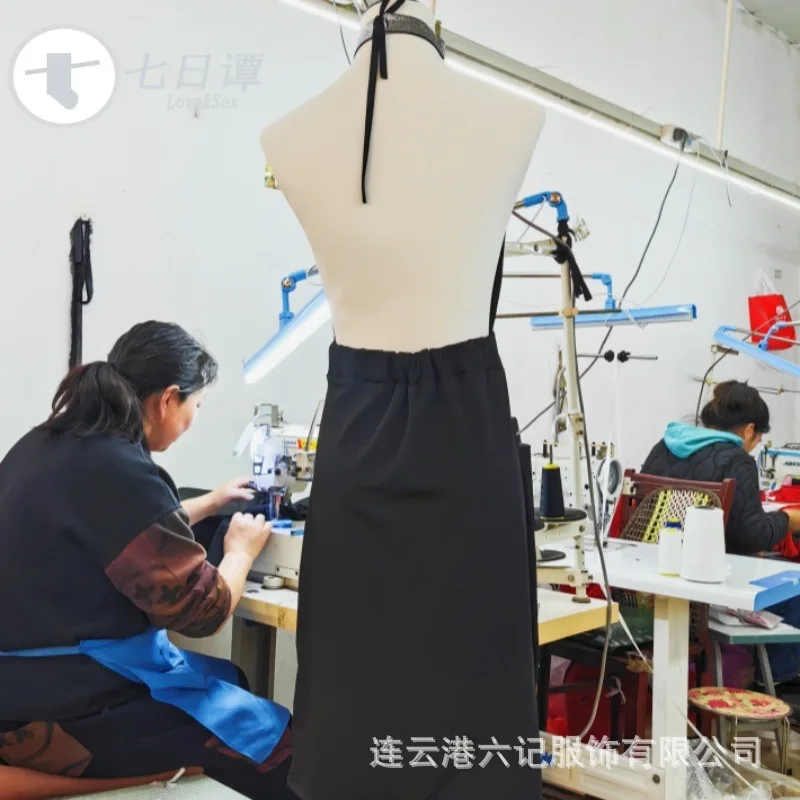 Vestido ajustado sexy con cuello halter: correa plateada sin espalda profunda y abertura alta – Vestido negro adelgazante de talla grande