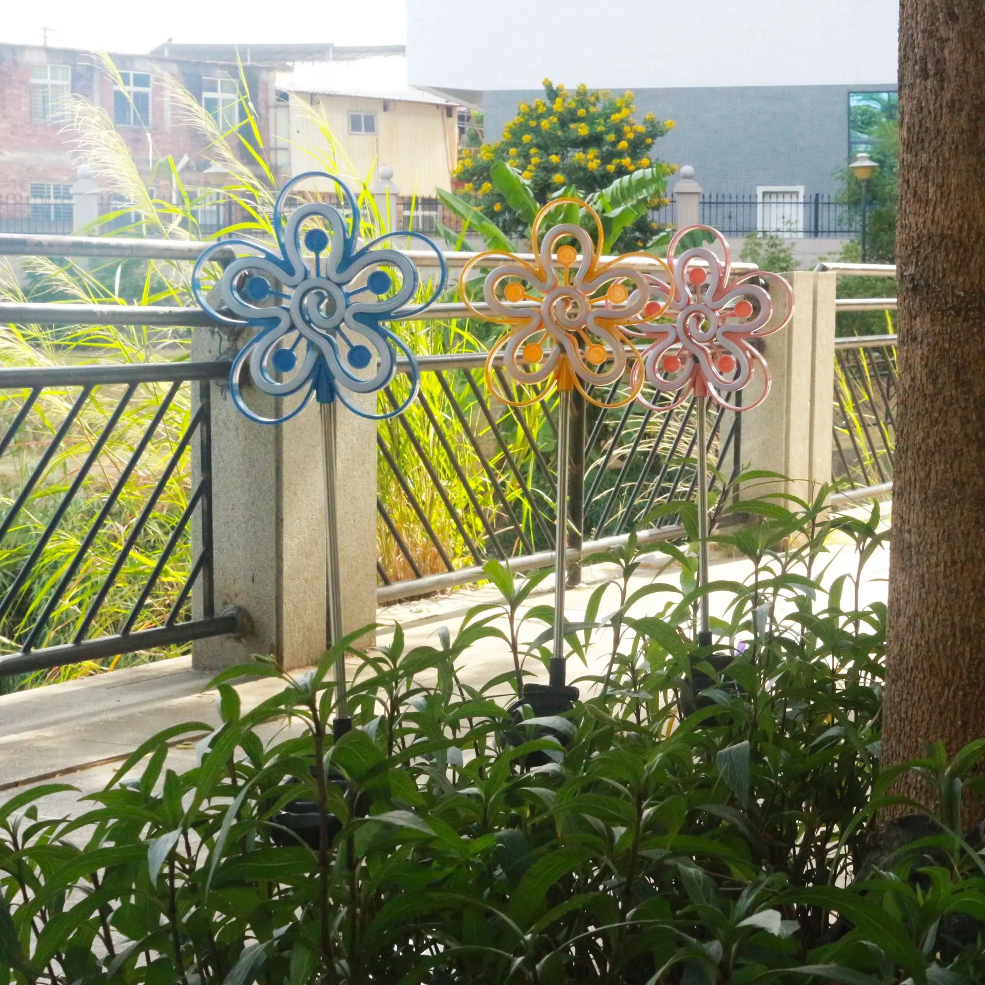 ソーラーグランドステークフラワーライトガーデン屋外装飾ランプ芝生景観照明用中庭芝生ガーデニングギフト