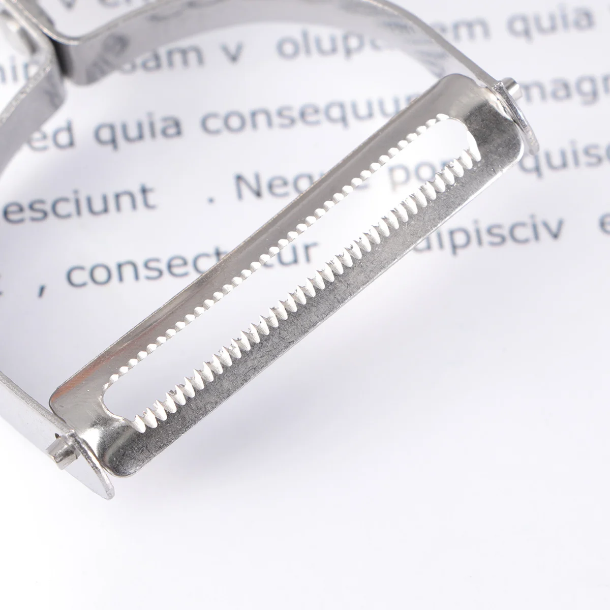 

1Pcs Stainless Steel Peeler with Wood Handle Efficient Kitchen Gadget for Peeling Apple Carrot Potato Cucumber Utility