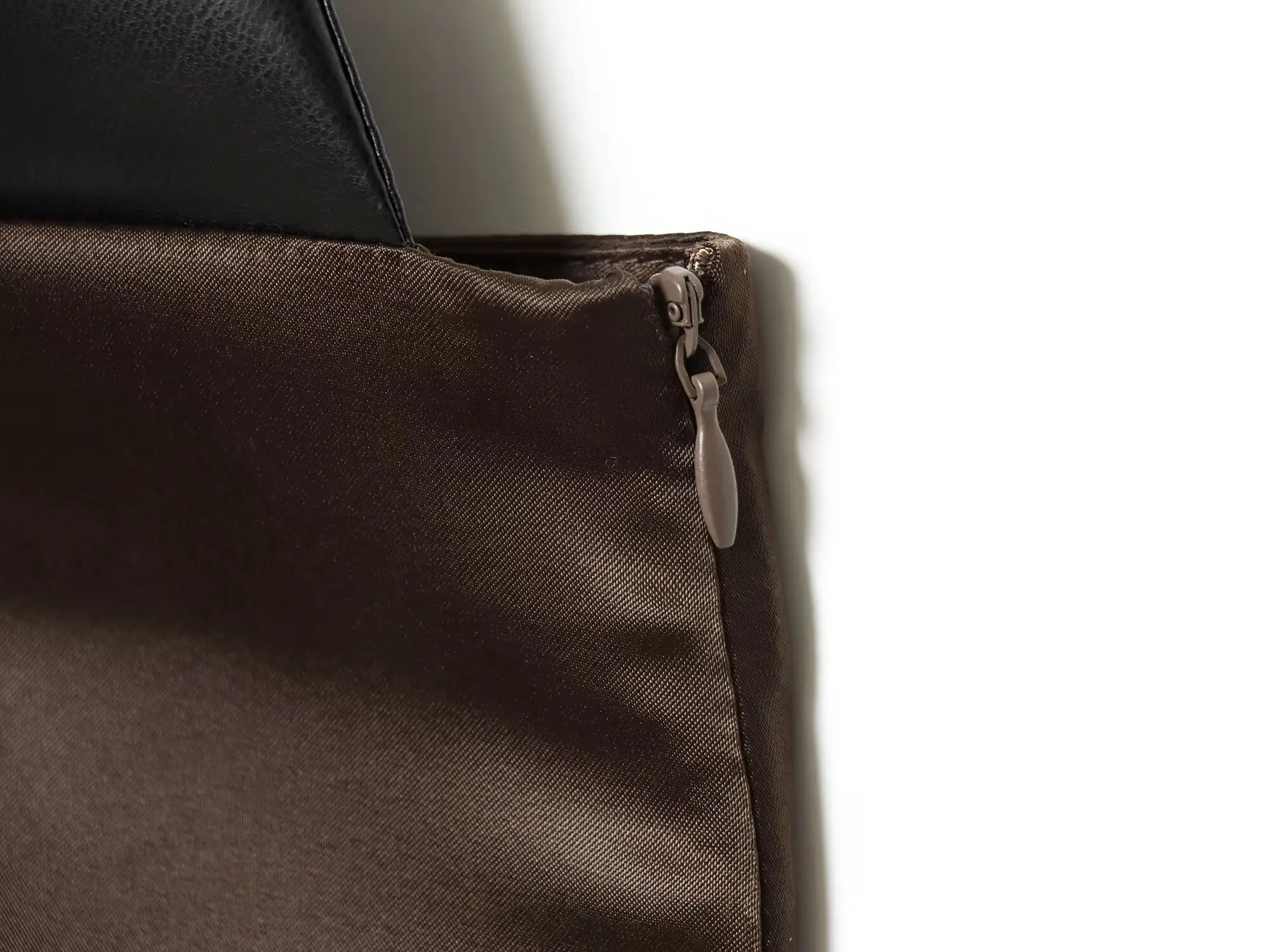 قطع علوية كامي عصرية كلاسيكية من KONDALA قطع علوية نسائية مثيرة وأنيقة غير متماثلة موضة ربيع وصيف 2026 قطع علوية نسائية عالية الشارع