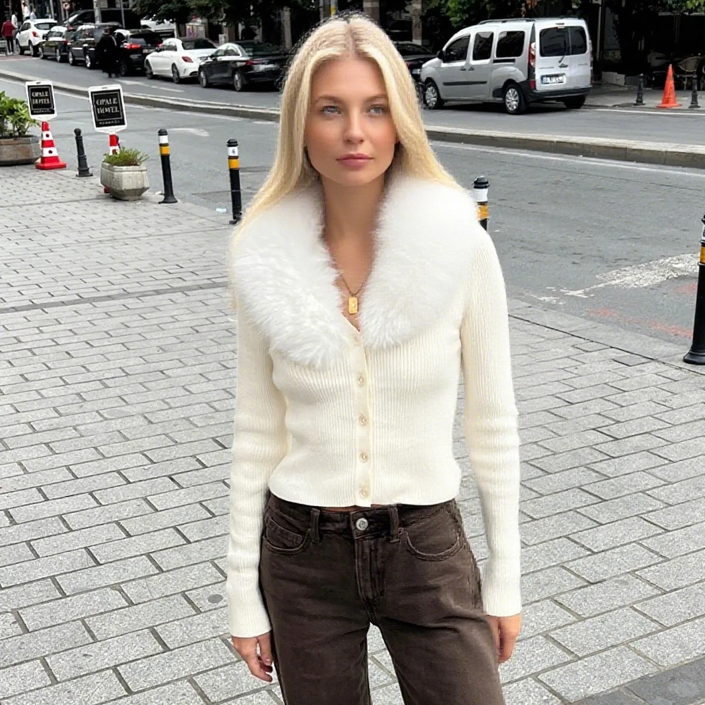 

Осенне-зимний однобортный кардиган с воротником из искусственного меха, приталенная темпераментная куртка для женщин