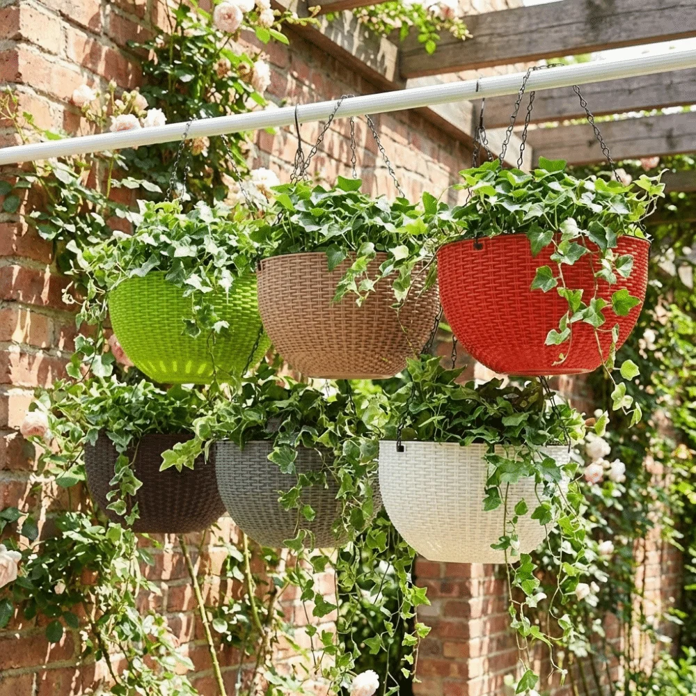 Plastic Imitation Rattan Hanging Pot Stackable European Style Plant Hanging Basket with Chain Self Absorbing Water