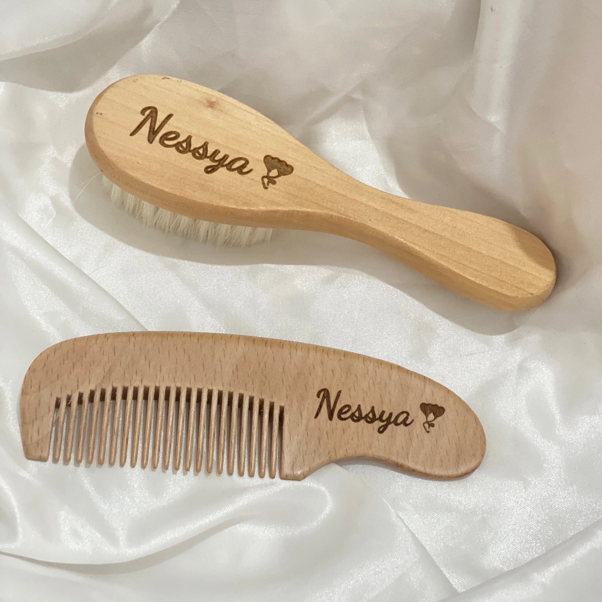 Escova de madeira gravada para crianças Pente de cabelo personalizado Presentes personalizados para damas de honra Presente de Natal