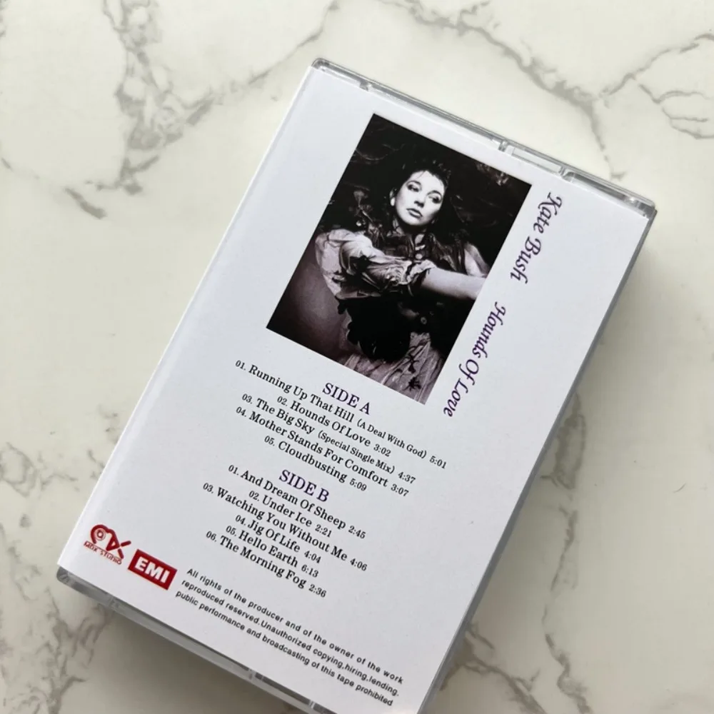 أشياء غريبة نفس النمط كيت بوش كلاب الصيد من الحب الشريط الأغاني الإنجليزية العلامة التجارية الجديدة مختومة مع كلمات كتاب بضائع الفيلم