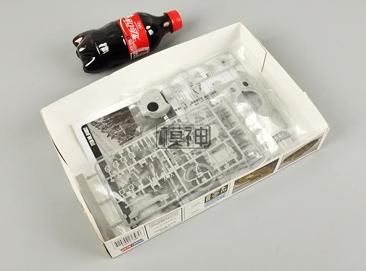 Veicoli dell'esercito corazzati modello di assemblaggio militare di carro armato medio americano M4 1:48 84802