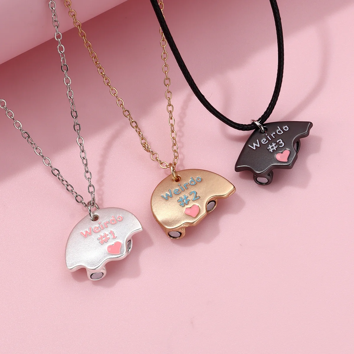 3Pcs Heart-Shaped Colored Magnetic Necklace, Simple And Cute Letter Weirdo Pendant Bff Best Friend Friendship Jewelry Party Gift