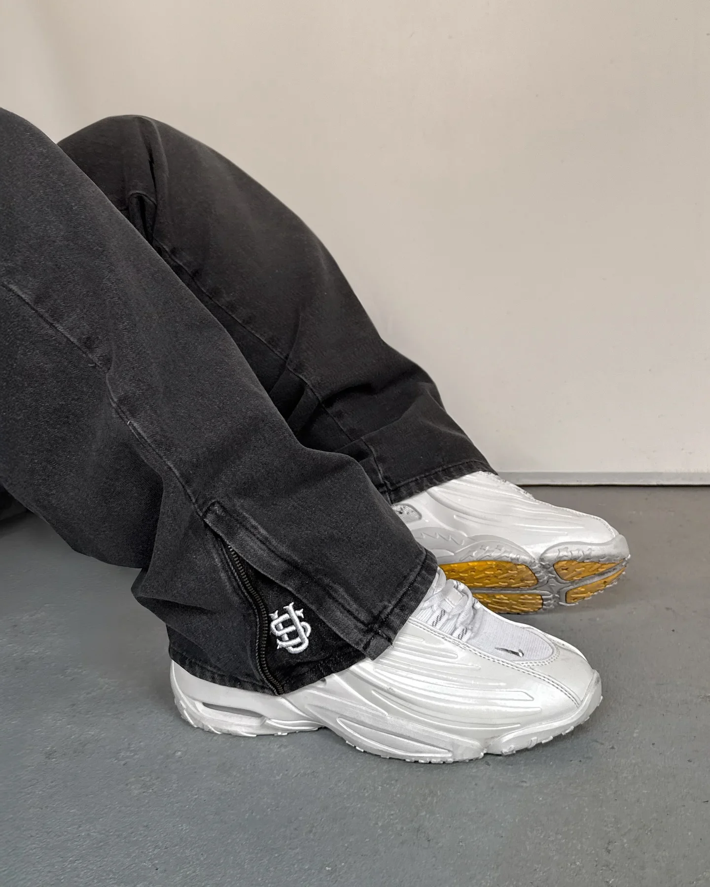 Jeans con cerniera hip-hop retrò americani ricamati con lettera Nuova tendenza della moda per uomini e donne Pantaloni sportivi causali larghi da jogging