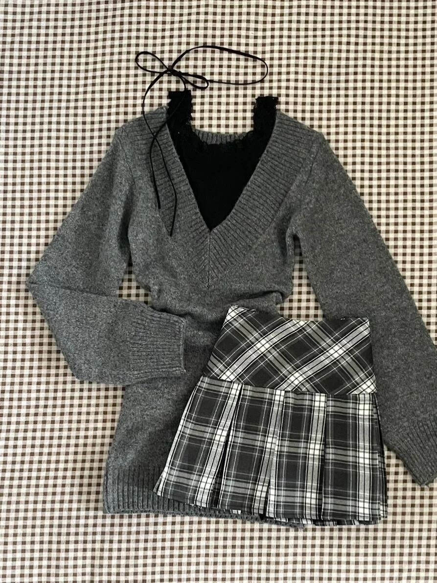 Maglione con scollo a V retrò + canotta in pizzo nero Autunno Inverno da donna Nuovo Slim Fit Versatile Pullover Temperamento Top a maniche lunghe