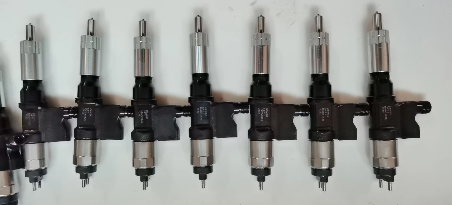 Hot Sale Excavator Parts 095000-5471 8-97329703-2 8973297035 8982843930 4HK1 6HK1 Injector