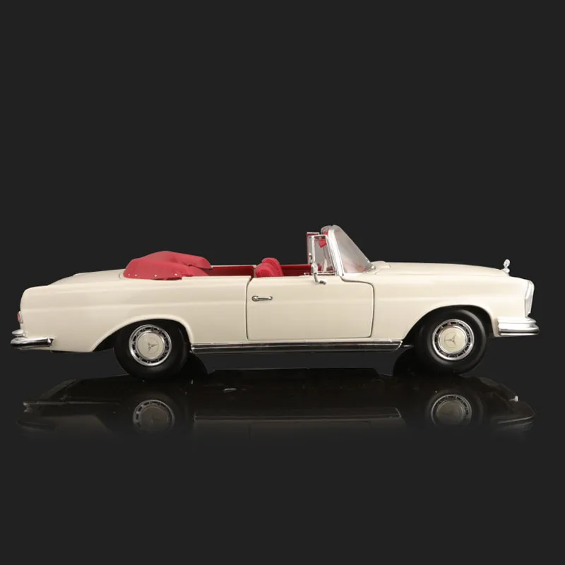 Maisto 1:18 Mercedes Benz 280se 1967 White Alloy Classic Car Model Retro Die Casting Alloy Luxury Car Decoration Toy Boy Gift