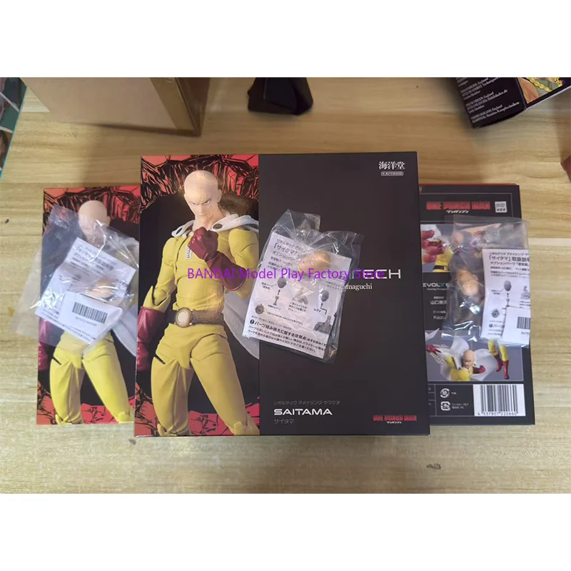 Original Kaiyodo One Punch Man Saitama increíble Yamaguchi Revoltech Saitama en Stock Anime colección de figuras de acción modelo Juguetes