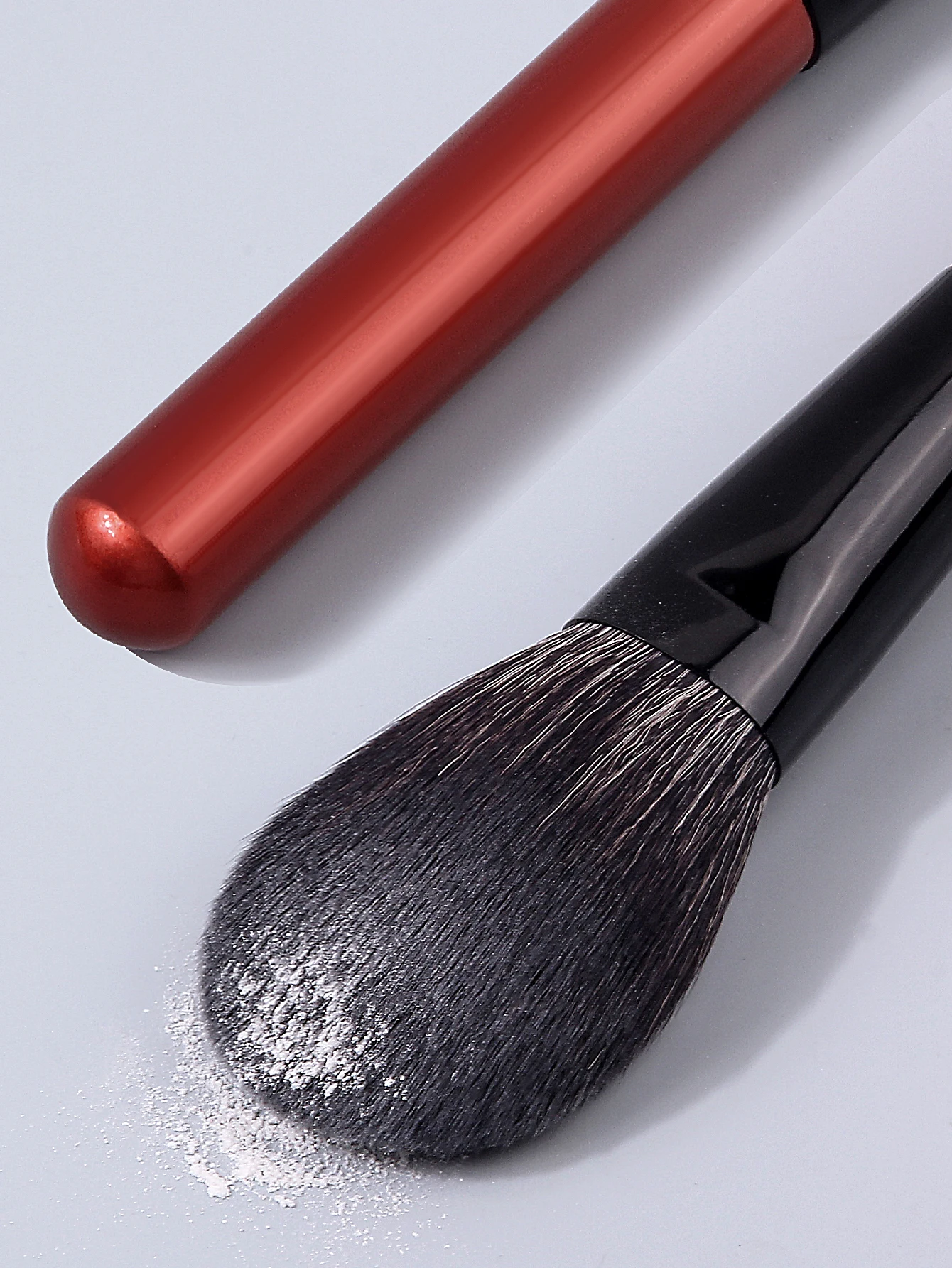 Pincel de maquiagem em forma de língua com cabo de redwood de alta qualidade - pincel multiuso para blush, pincel para pó para maquiagem facial para iniciantes