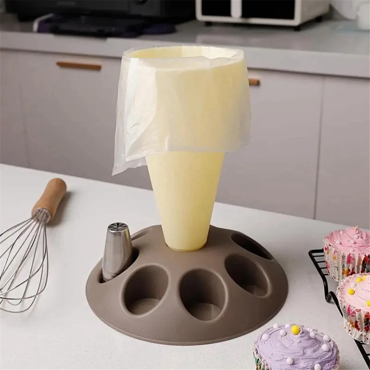 ケーキデコレーションキット用プラスチックペストリースタンド、8スロットノズル付きパイピングバッグホルダー、素晴らしいオファー