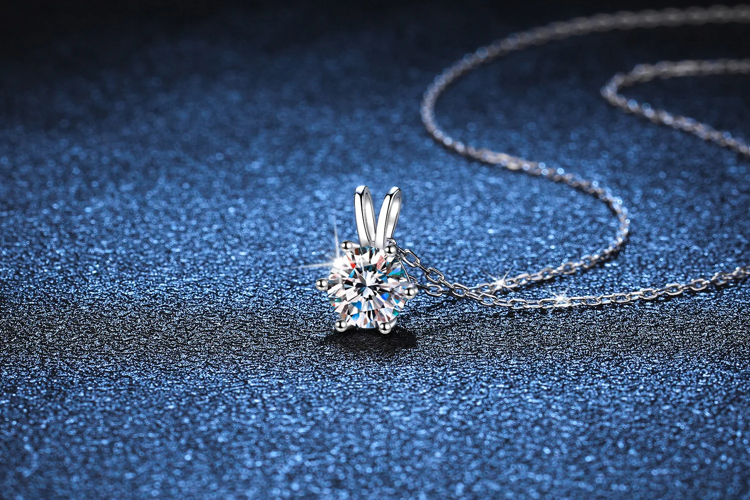 LioraGem Platinum PT950 Classic Six-Prong Solitaire Pendant Necklace, Sparkling, Minimalist 1-Carat Moissanite Collar Necklace