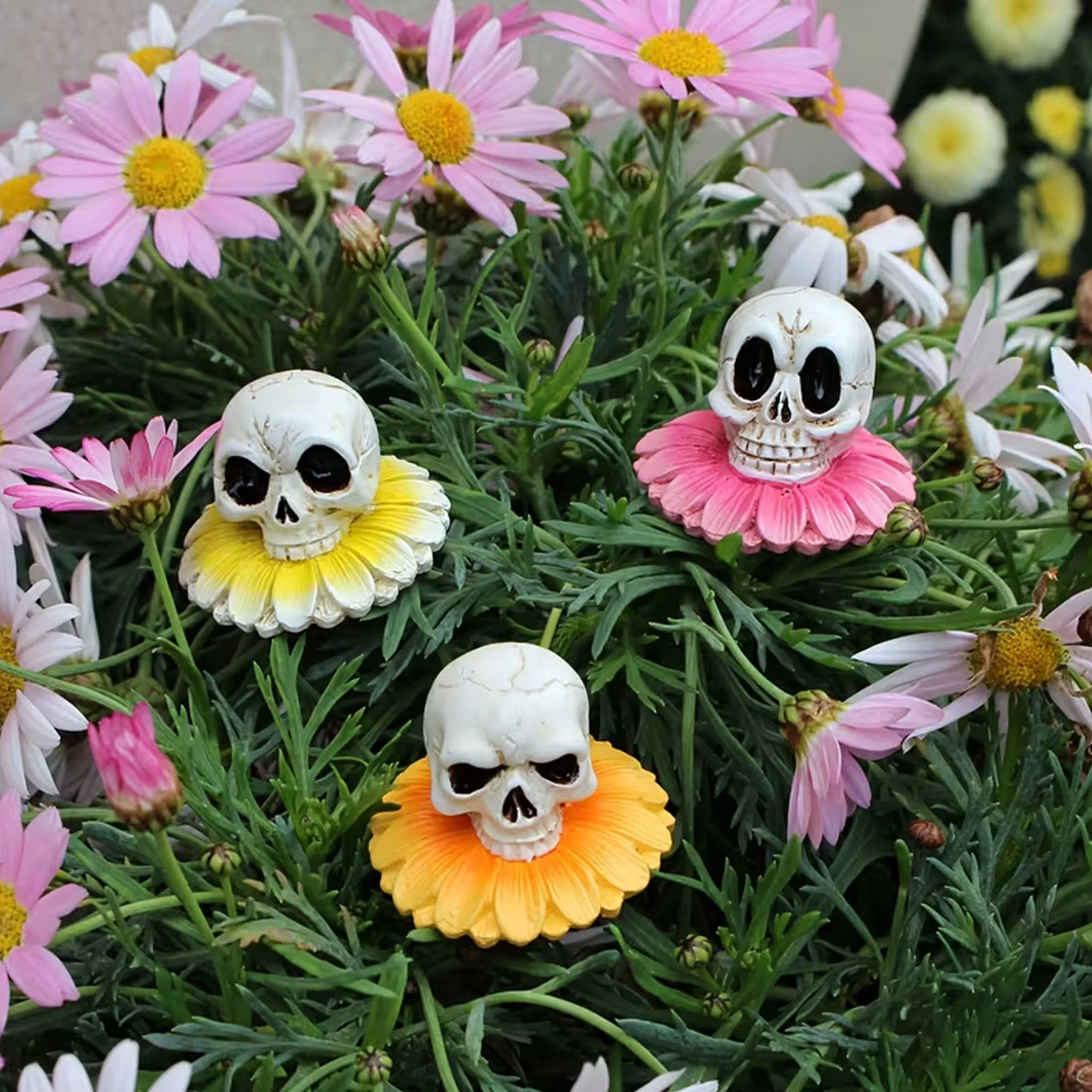 Whimsical Skull Flower Garden Stakes, Resin Spooky Daisy Skull Decor for Outdoor Lawn, Halloween Themed Garden Art