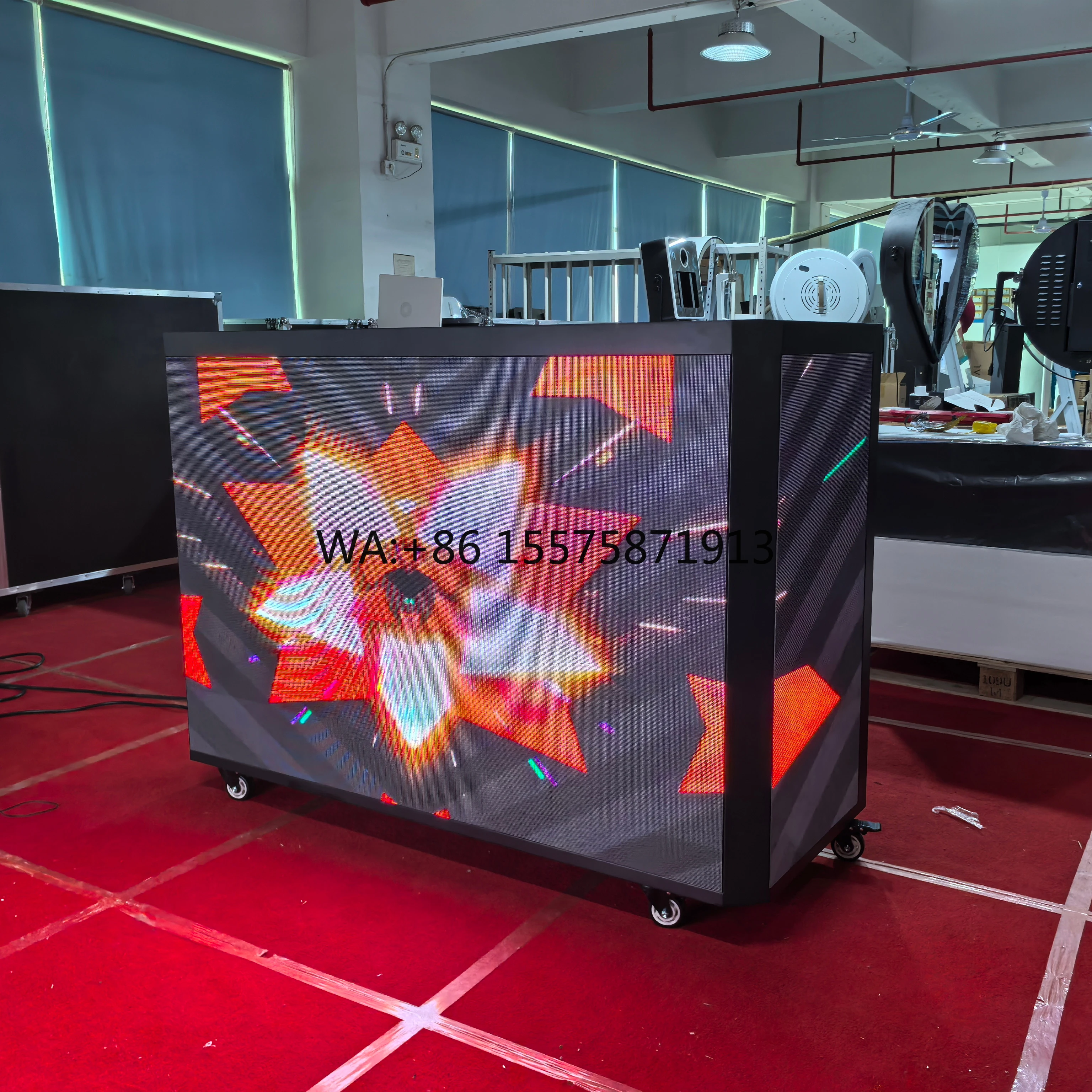 El mejor soporte de mesa de escritorio móvil portátil llevó la cabina del DJ con el podio de la danza superior de la fachada de la pantalla personalizada