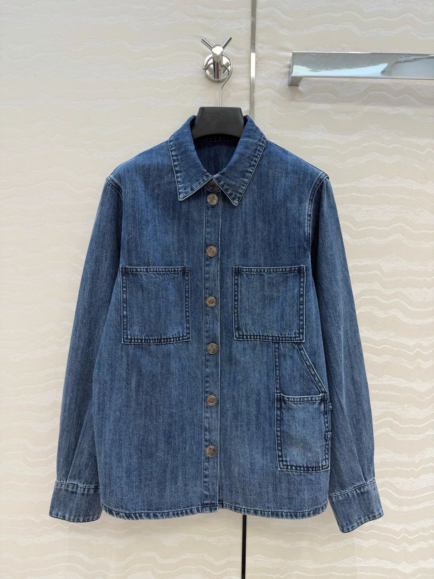 

Синий джинсовый комплект: рубашка с длинным рукавом и прямые брюки. Модный ретро-стиль. Женская повседневная одежда из хлопка.