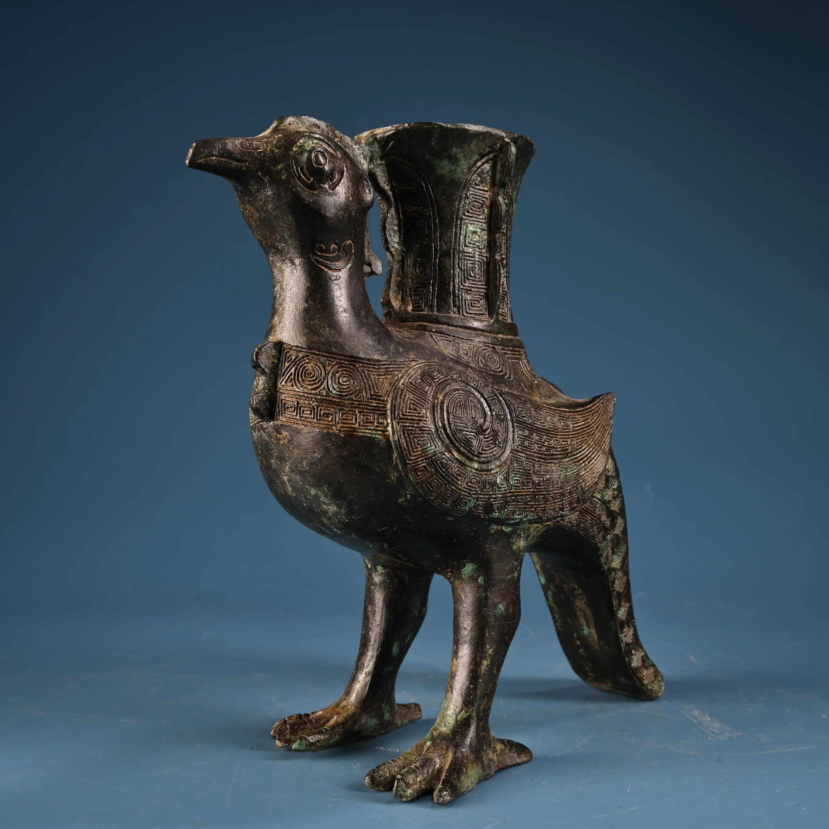 Tibet Folk Old Bronze Ware nscription Engraved pattern Bird statue Divine Bird Zun vase wine glass Amass wealth Ornaments