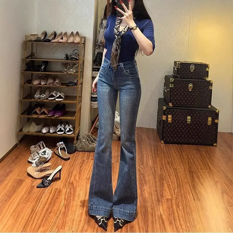 2025 Otoño Invierno pantalones vaqueros acampanados oscuros para mujer con forro polar cintura alta ajuste ajustado levantamiento de glúteos alargamiento de piernas