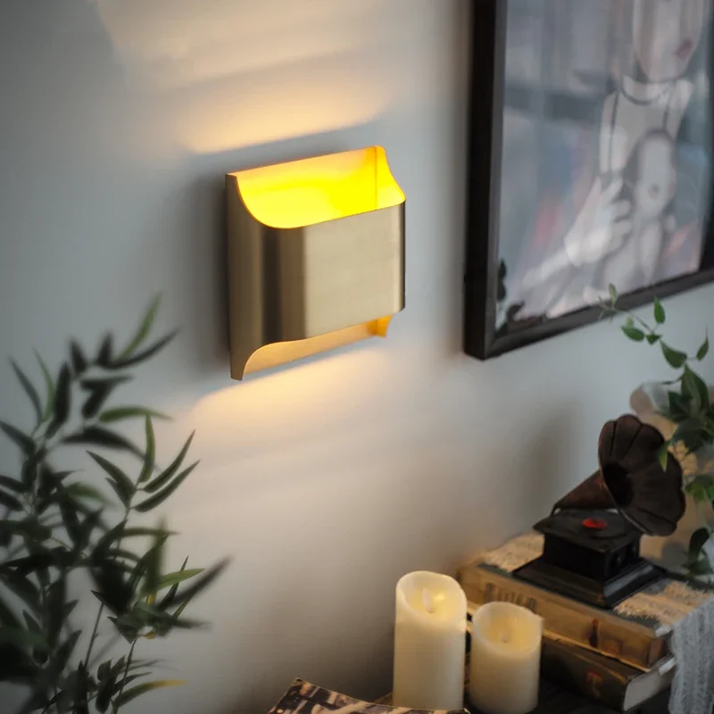 New Design Luxury Crystal Wall Lamp Glossy Gold Decal Wall Light Modern Home LED Lighting