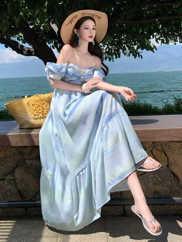 กระโปรงชายหาดลายดอกไม้พิมพ์ลายดอกไม้ฤดูร้อนผ้าชีฟองเอวสูงแบบพันไหล่ข้างเดียวสีฟ้าลายทางของ Sanya Island Beach Sle สำหรับวันหยุดพักผ่อน