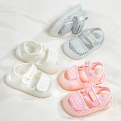 Sandales d'été pour bébés filles et garçons, chaussures de plage décontractées en maille à enfiler, sandales plates légères et respirantes pour enfants