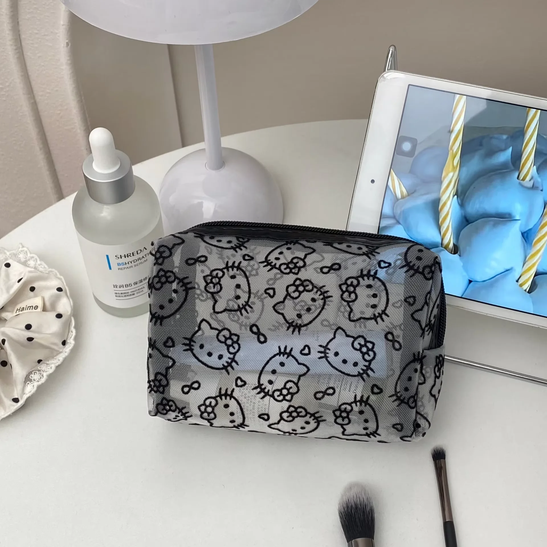 Kawaii Schwarze Katze Muster Netz-Make-up-Aufbewahrungstasche, Tragbare Reise-Toilettentasche – Detail 7
