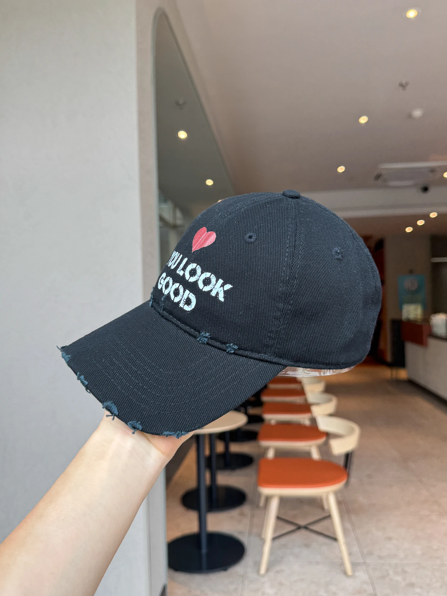

New Korean version of alphabet baseball cap fashionable versatile wide brim thin shade cap men