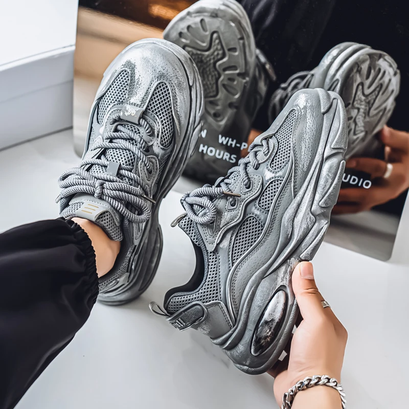 

Повседневные неуклюжие кроссовки на платформе. Удобная противоскользящая модная спортивная мужская обувь. Новые мужские кроссовки. Износостойкая обувь на шнуровке.