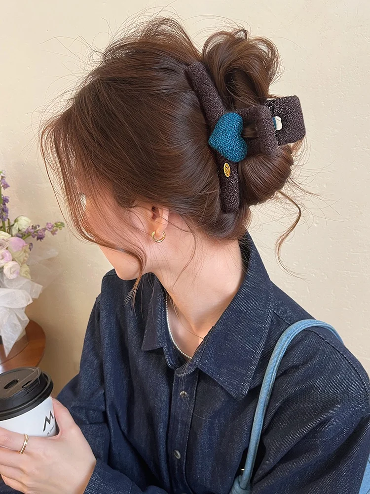 presilha-de-cabelo-grande-com-coracao-dourado-estilo-sensacao-feminina-presilha-tubarao-novo-2026-acessorios-de-cabelo-f