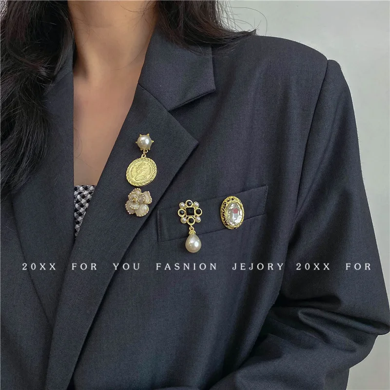 Classic Pearl Women 4 pcs/set Camellia Brooches Badges Vintage Pendant Exquisite Corsage Buckle Fashion Lady Wedding Banquet Pin