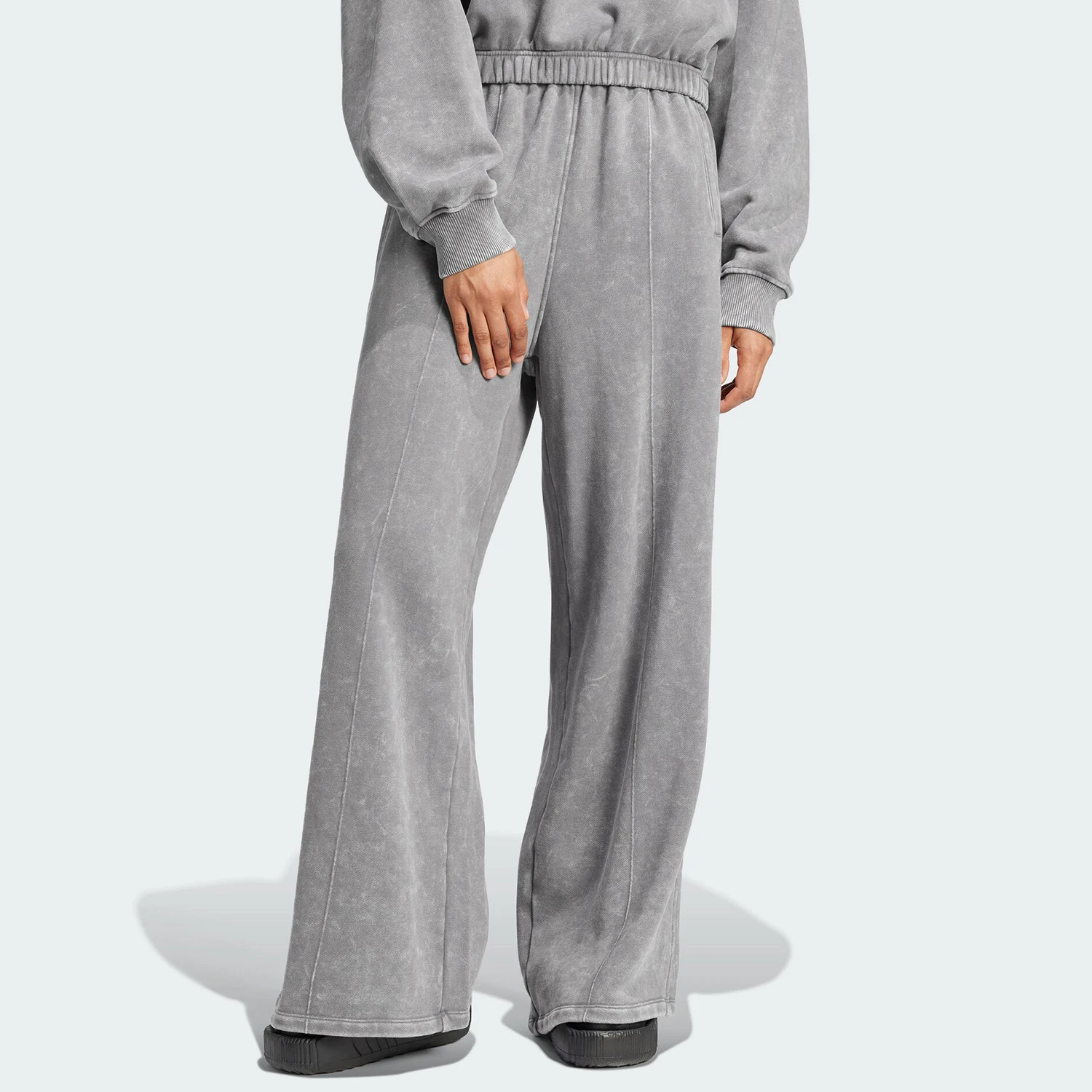 

Adidas Originals Women's Loose Wide-Leg Sweatpants IY7399