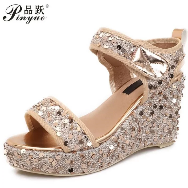 

Женские роскошные сандалии на танкетке 12 см, пляжные шлепанцы на платформе, сексуальные туфли с открытым носком, блестящие туфли на высоком каблуке, размеры 33-40