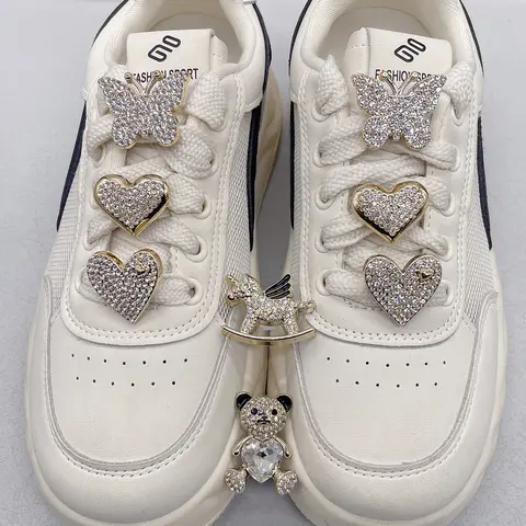 2PCS Butterfly Bear Shoelaces Charms DIY Decorations Bling Horse Shoe Laces Buckle Accessories Removable Heart Shaped Shoe Clips