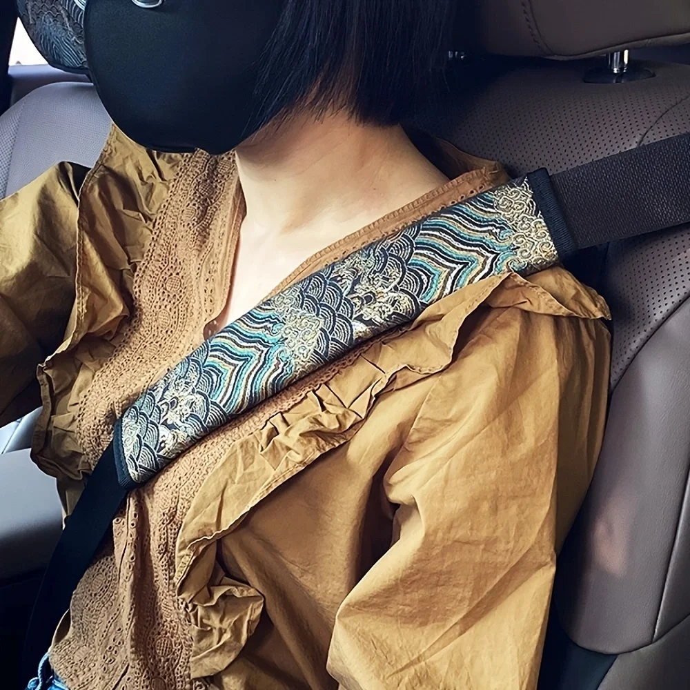 Car seat belt shoulder protector, textured pattern, anti-neck pinch seat belt protector, universal model.