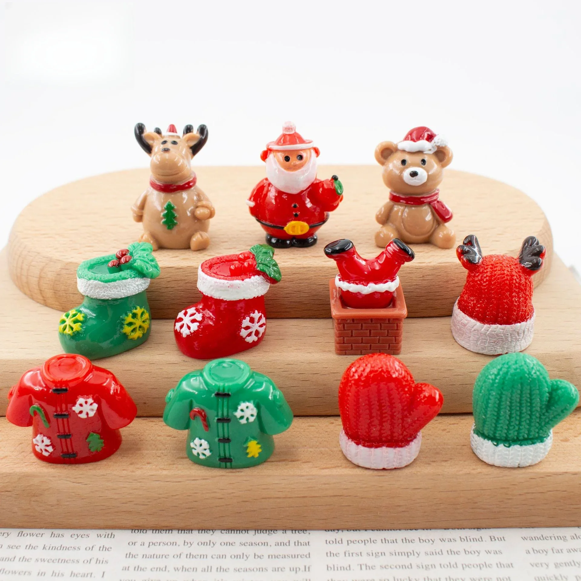 100pcs Wholesale 3D Christmas Man Snowman Gift Series Resin DIY Accessories for Pendant Keychain Dollhouse Decorative