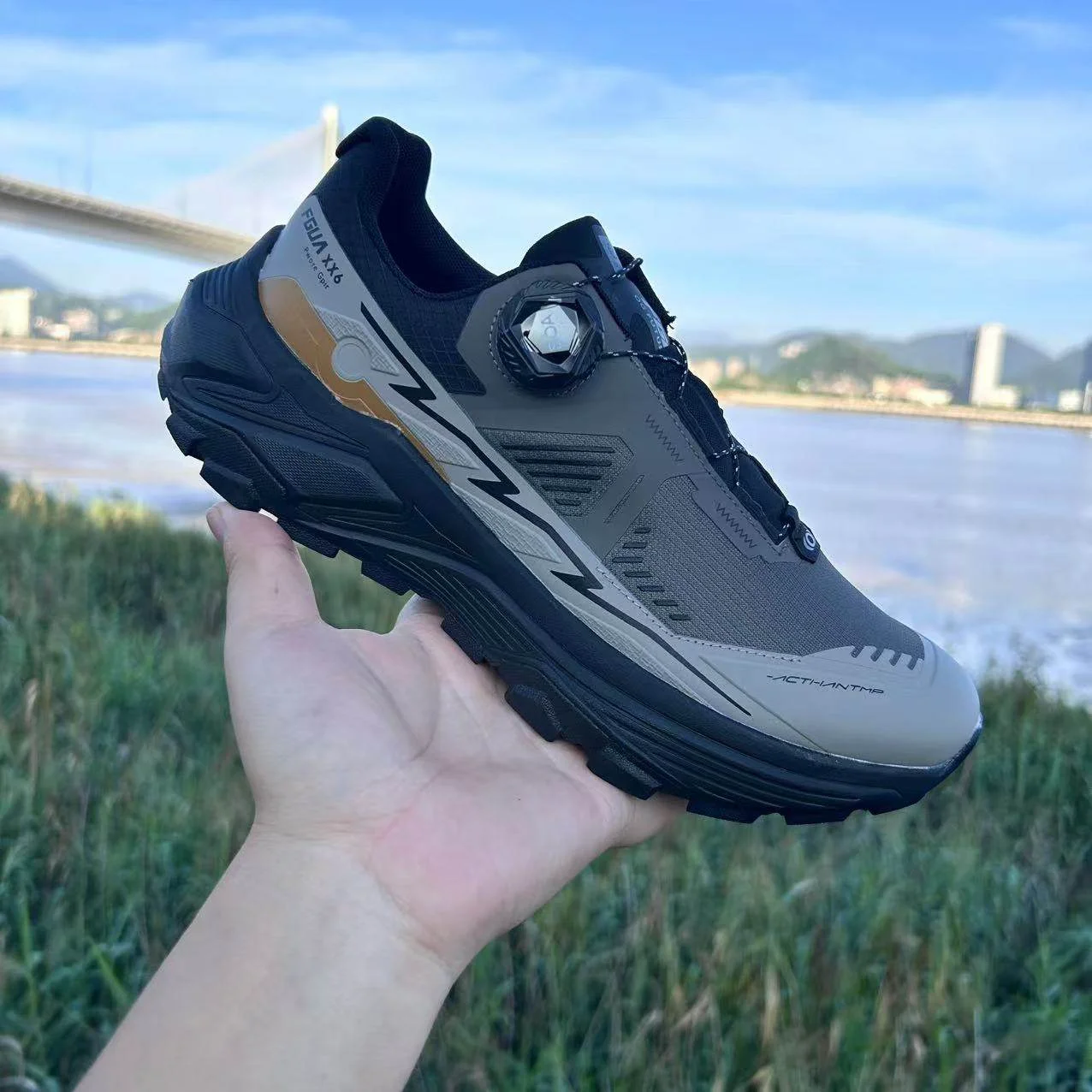 Classic brand fast lacing men's women's mountaineering shoes spring and autumn non-slip snowshoe sports shoes