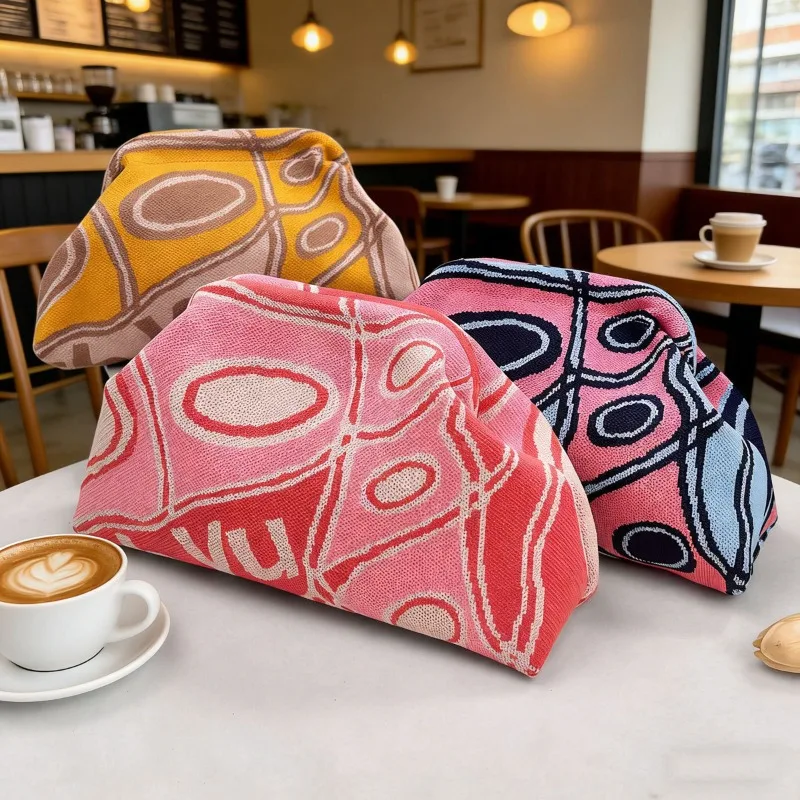 Retro Style Irregular Pattern Women's Trendy Knitted Clip Clutch Bag Versatile Large Capacity Beach Shopping Bag Daily Use
