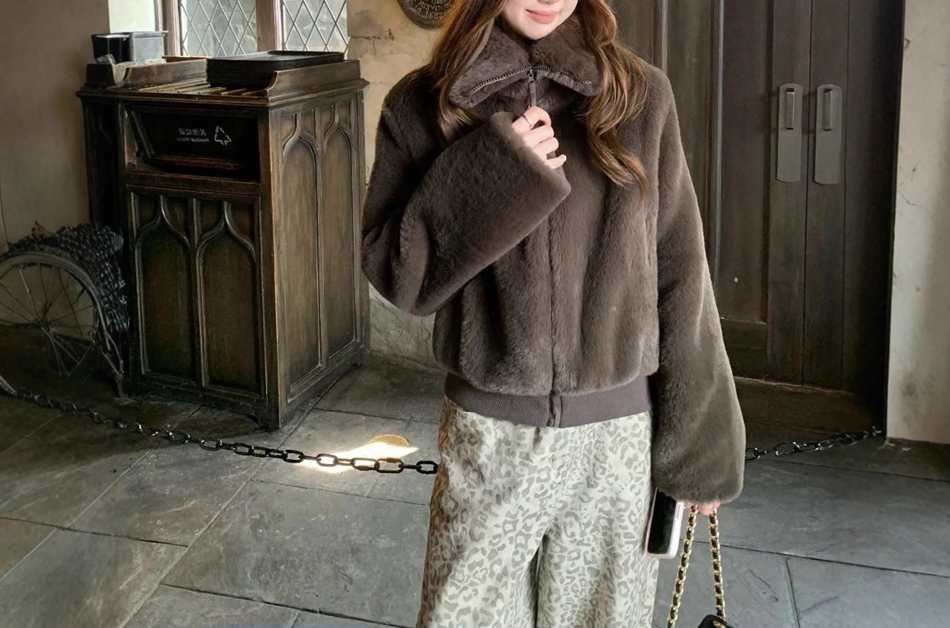 Eco-friendly Imitation Fur Laoqian Fur Slimming Coat for Women