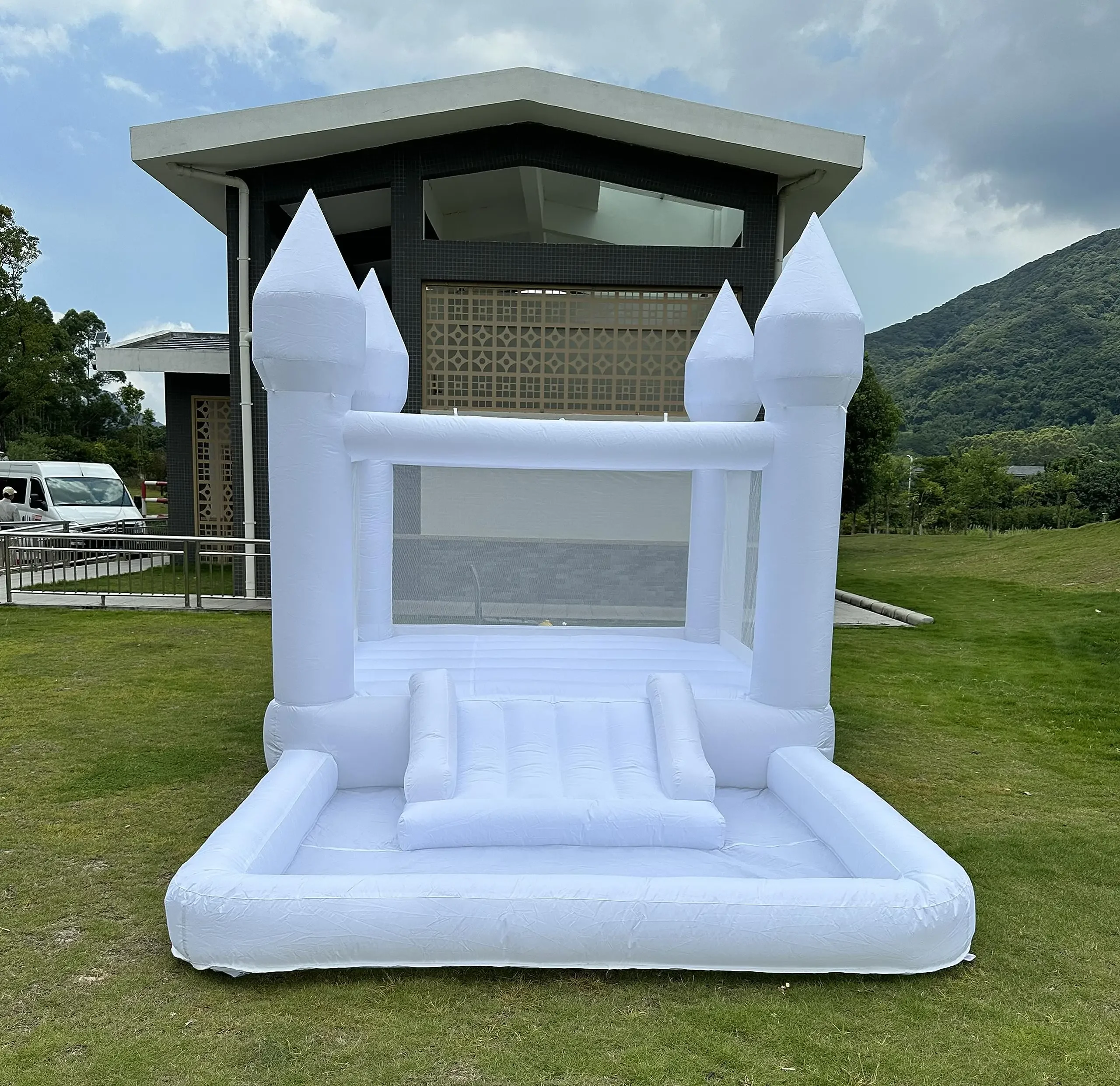 ホワイトバウンスハウスプロフェッショナルジャンプインフレータブルキャッスル、結婚式パーティーに最適、バルーンキャリーバッグと修理キット付き