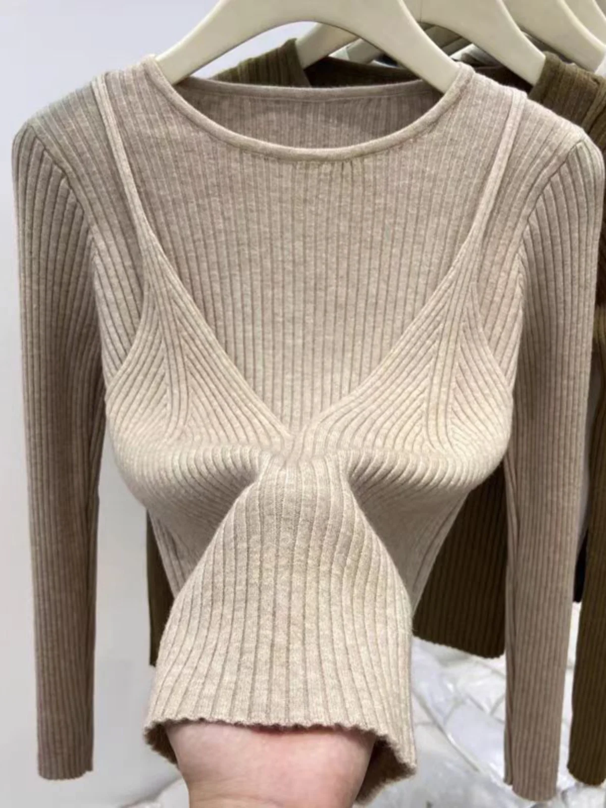 تي شيرت نسائي بتصميم ريترو يحاكي القطعتين، ملابس محبوكة ضيقة، قميص أساسي، سترة للربيع والخريف والشتاء، مناسب للعمل