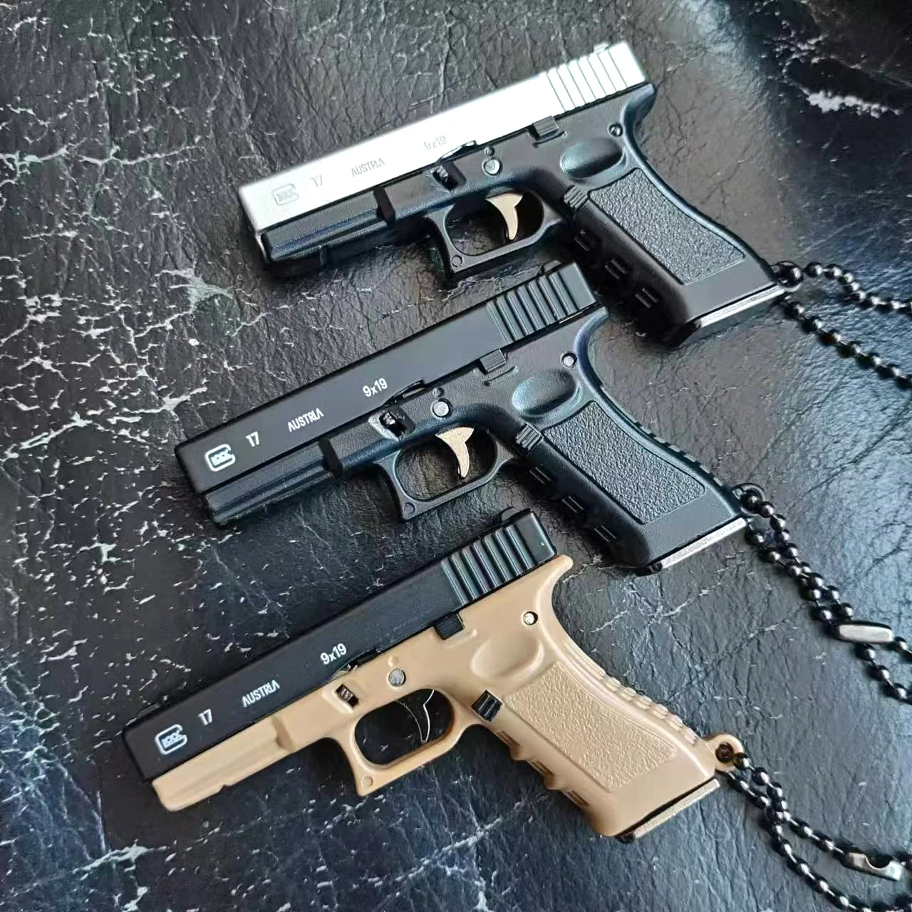 Gorący półstop 1:3 pistolet Model metalowy Mini G17 pistolet zabawkowy odpinany DIY brelok wisiorek ozdoby zabawka dla dzieci