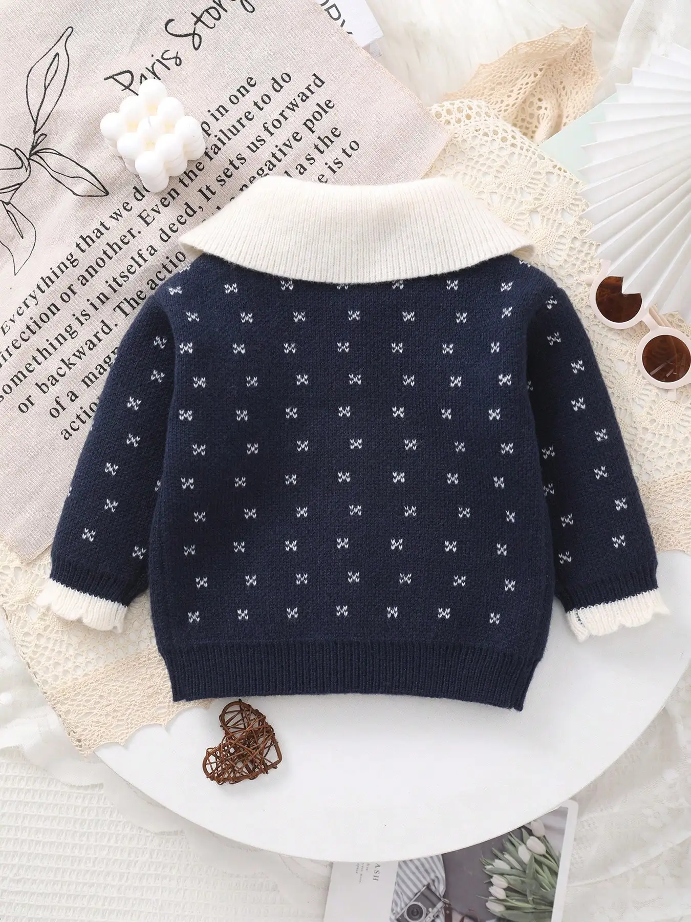 Children's Retro Jacquard Knitted Cardigan for Girls, Color-Blocked Doll Collar Sweater, Stylish Long-Sleeve Coat for Autumn and Winter.