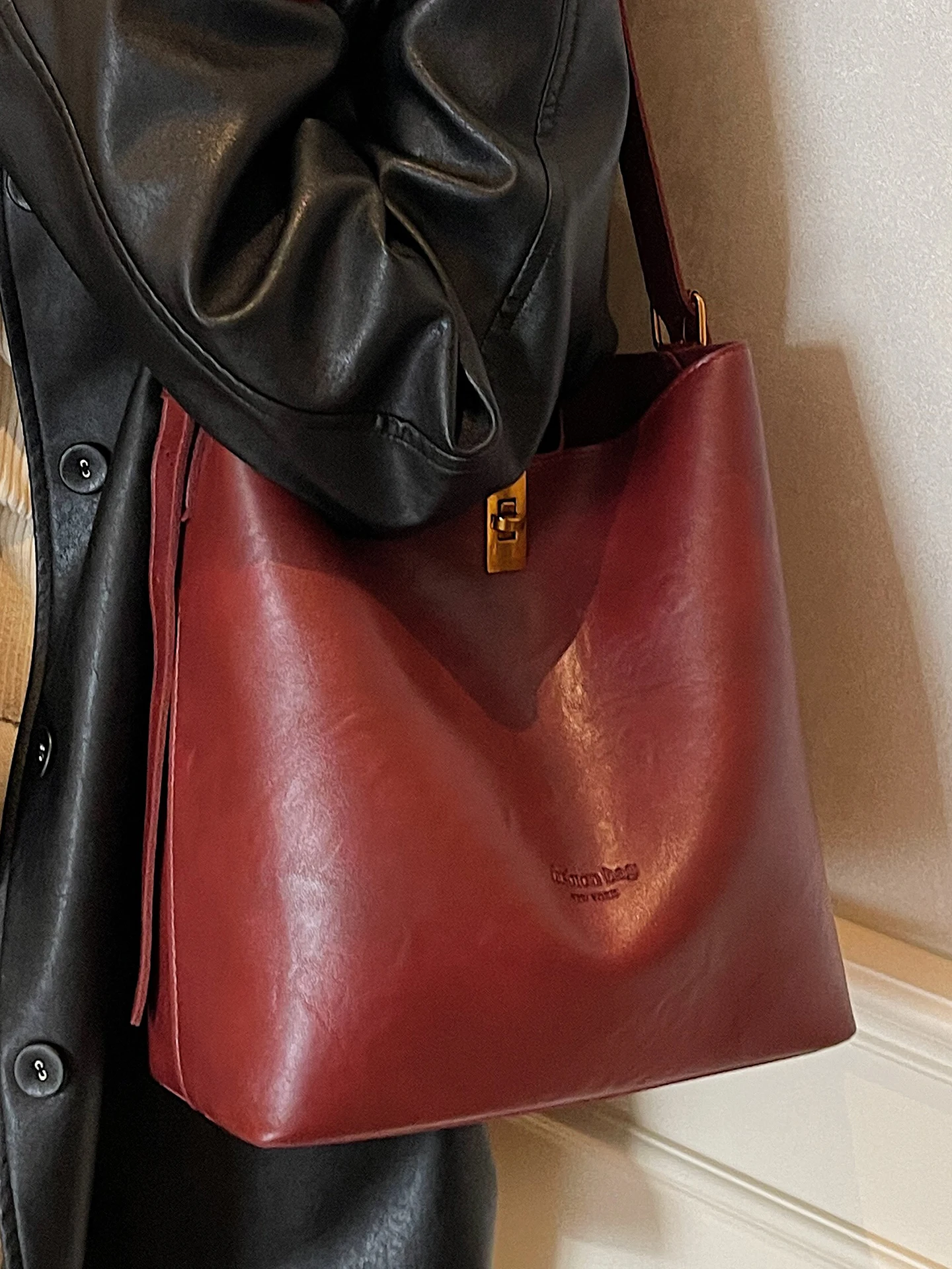 

Bags for Women 2026 New Temperament Red Large Capacity Commuter Single Shoulder Crossbody Bags French Texture PU Handbags