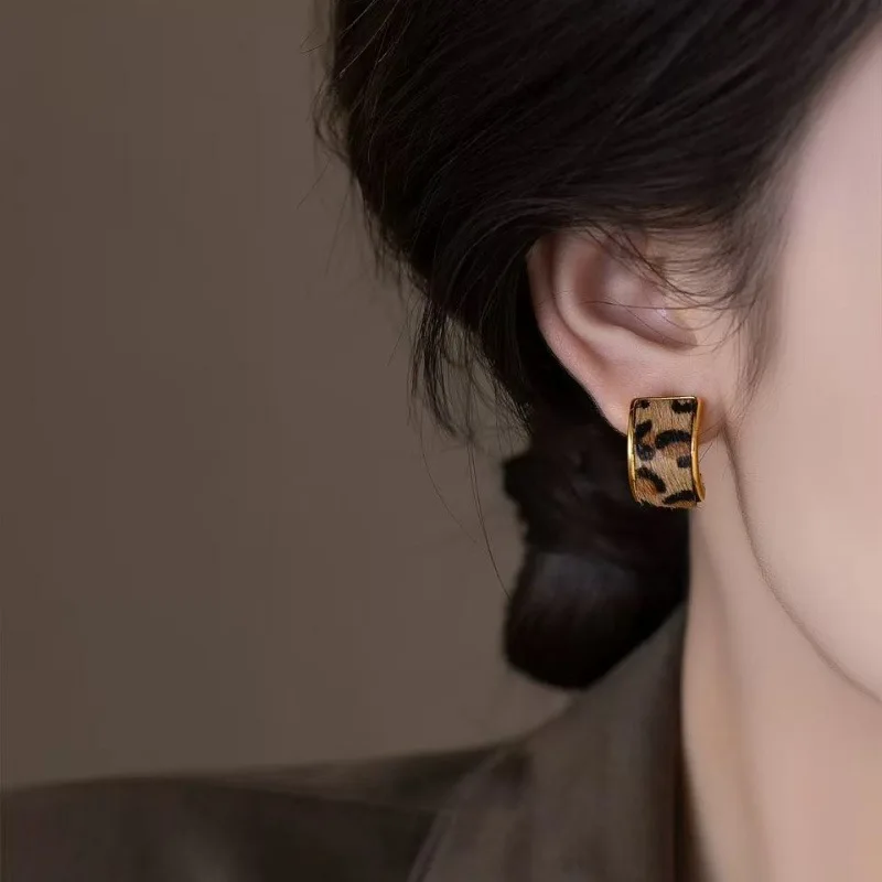Light Luxury Leopard Earrings for Women Metal C-shaped Women's Hanging Earrings Christmas New Year Party Trendy Jewelry Gifts