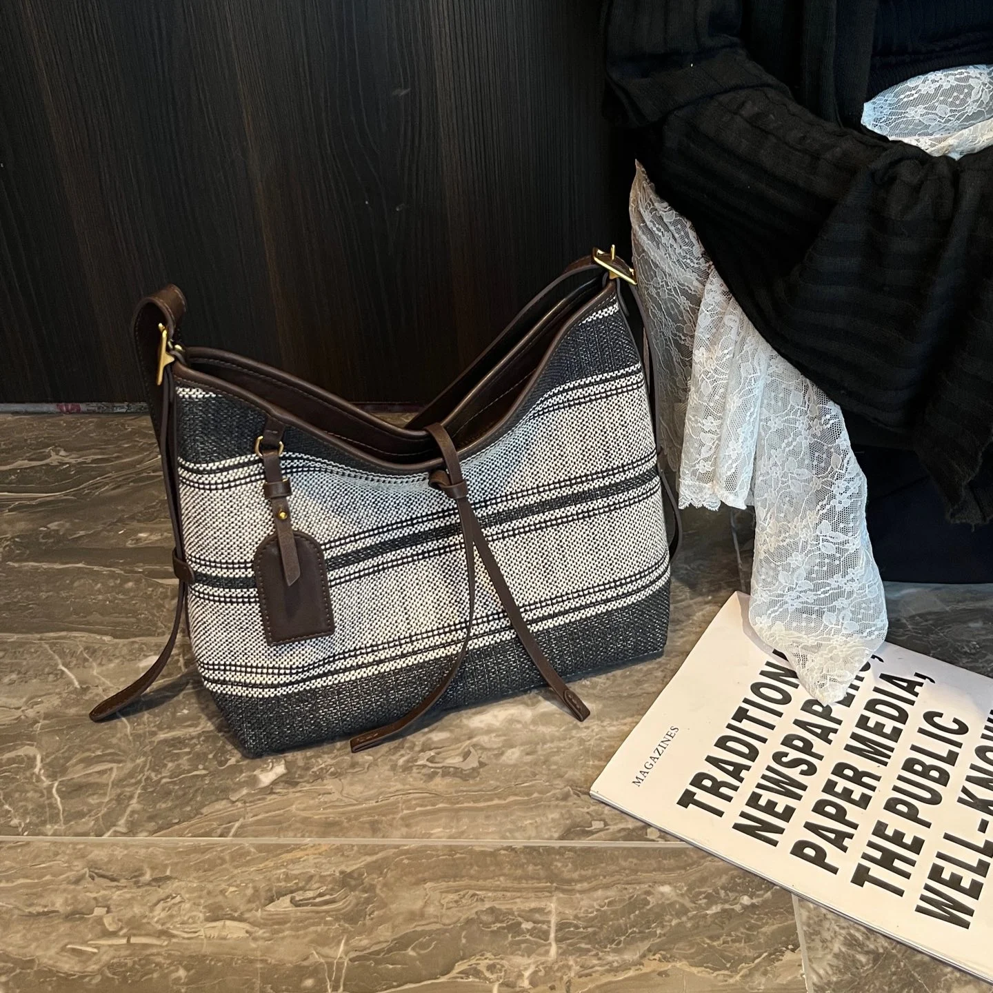 2026-nuova-borsa-tote-a-righe-da-donna-borsa-a-tracolla-alla-moda-per-pendolari-borsa-a-spalla-singola-leggera-di-lusso-dal-design-originale