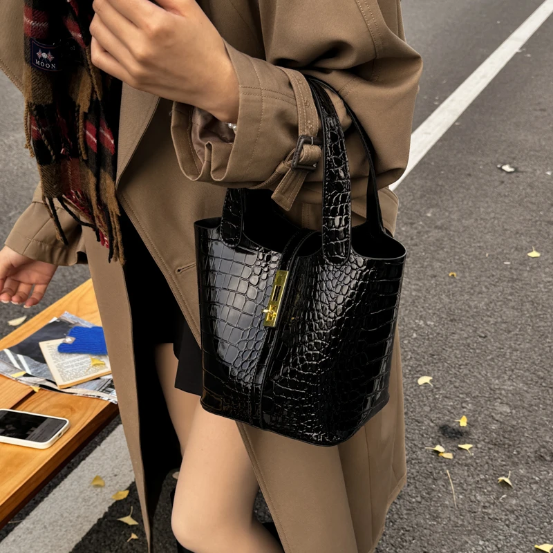 

Luxury Women Elegant Leather Tote Bag High End Shoulder Handbag Daily Stylish Crossbody Look